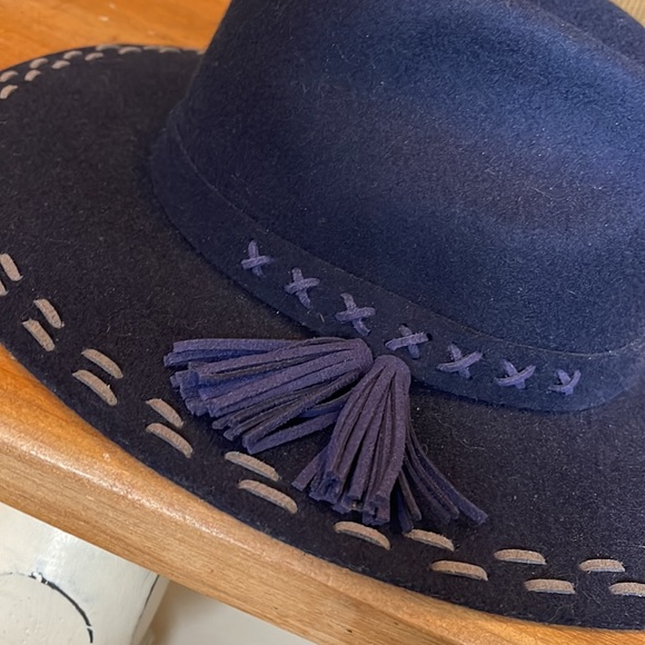 Vince Camuto wool hat - Picture 3 of 7